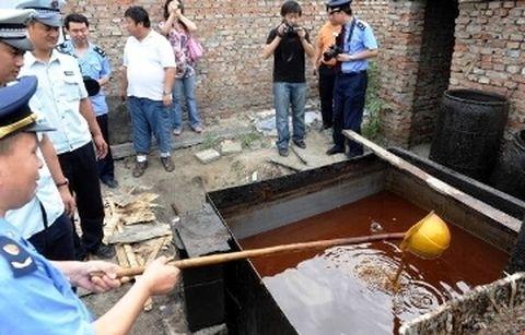 Мазнините от канализацията – доходен бизнес в Китай - отпадъчно олио