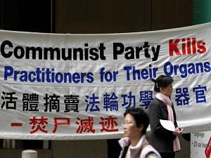 Плакат, издигнат от членове на организацията в подкрепа на човешките права „Свободен Китай” (“Free China”) пред седалището на австралийския премиер Джон Хауърд в Сидни на 21 септември 2007 г. От организацията се обърнаха публично към медиите в отговор на постановлението на австралийските власти от 19 септември, че няма да бойкотират Олимпиада '2008 в Пекин за лошата репутация на Китай относно човешките права. (Greg Wood/AFP/Getty Images)