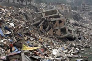 Китайци не искат правителството да разпределя помощите за пострадалите от земетресението 