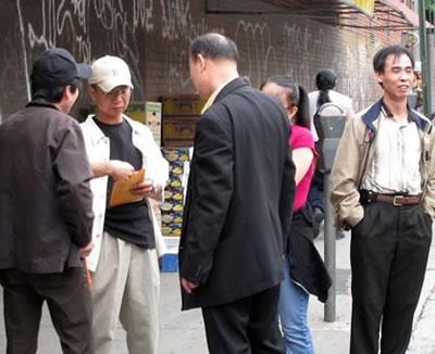 Китайските власти плащат „надник” на участниците в нападенията във Флашинг