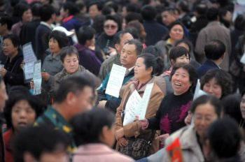Сватовническо изложение в Шенянг, Североизточен Китай. Над десет хиляди души, предимно родители, са го посетили в търсене на партньор за своите деца