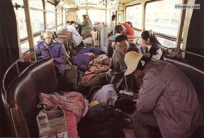 19 мая 1989 г. В палатках и автобусах находились в основном студенты, которые принимали участие в голодовке. Все остальные участники демонстрации находились на улице.  Фото с 64memo.com