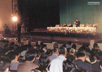 19 мая 1989 г. В 10 часов утра на правительственном заседании Ли Пэн предложил ввести военное положение. Председатель ЦК КПК Яжоу Цзыян не участвовал в заседании по причине болезни. Фото с 64memo.com