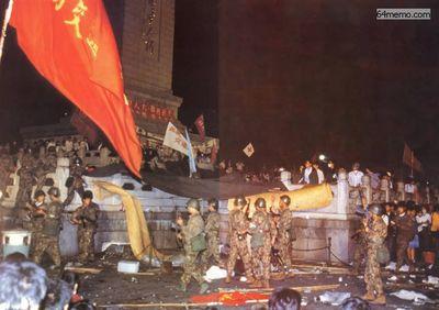 4 июня 1989 г. Кровавое подавление студентов. Фото с 64memo.com