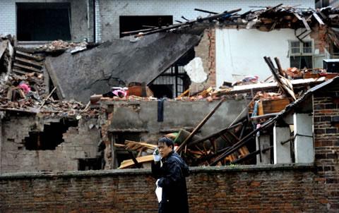 Китай: Взрив в магазин на фойерверки. Фоторепортаж.