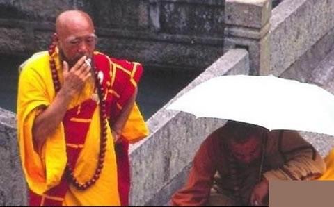Съвременните китайски монаси на ККП