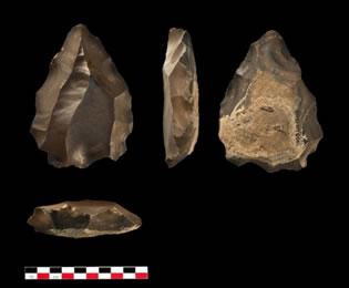 Nubian тип 1 от Оман, за първи път тази конкретна технология за каменни инструменти е открита и извън пределите на Африка.