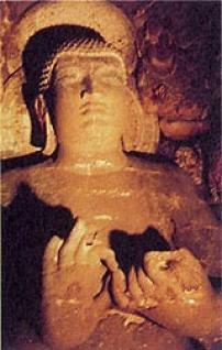 Статуя на Буда в пещерата А-Джянг