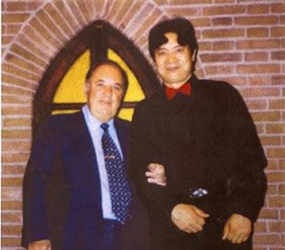 Карло Бергонзи, един от най-почитаните в света италиански оперни тенори, с Юан Чу като негов ученик.