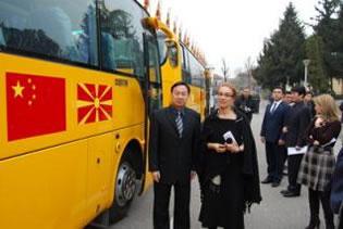 На 25 ноември китайското посолство в Македония дари 23 училищни автобуси на стойност 10 милиона юана на Македония.