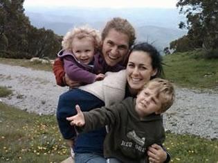 Андреа ван Хеерден и семейство.