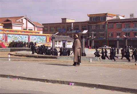 Фоторепортаж: Репресии срещу тибетци