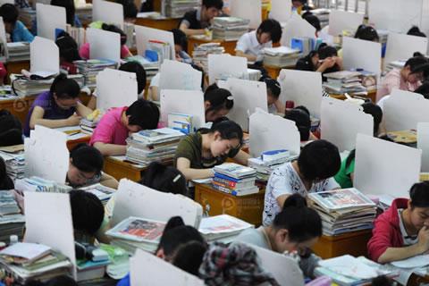 Как се подготвят китайските кандидат-студенти за приемни изпити във вузове