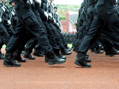 Китайски специален полицейски отряд по време на полицейско състезание в Пекин на 7 септември 2012 г