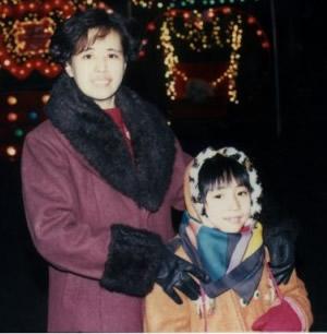 Ейми Ю с майка си