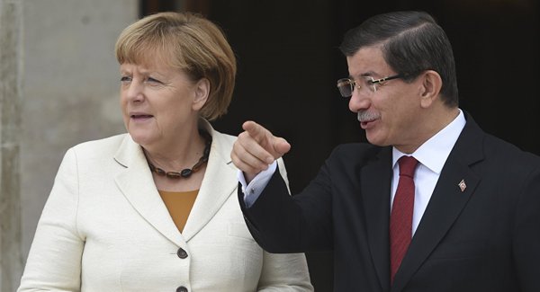 Меркел предаде Европа пред Давутоглу