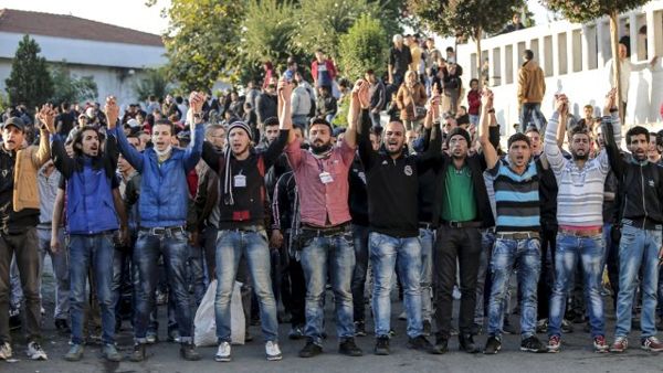 бежанци - Искаме при Меркел