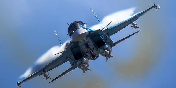 Су-24 бомбардира в Сирия