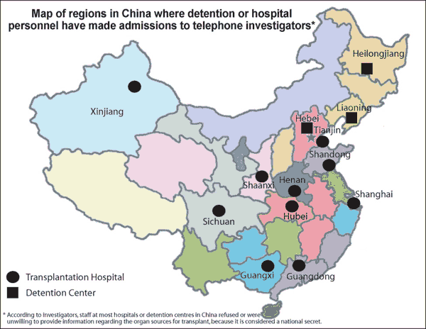 карта на Китай с обозначени местата, на които персонал от болници или центрове за задържания е правил признания пред телефонните следователи